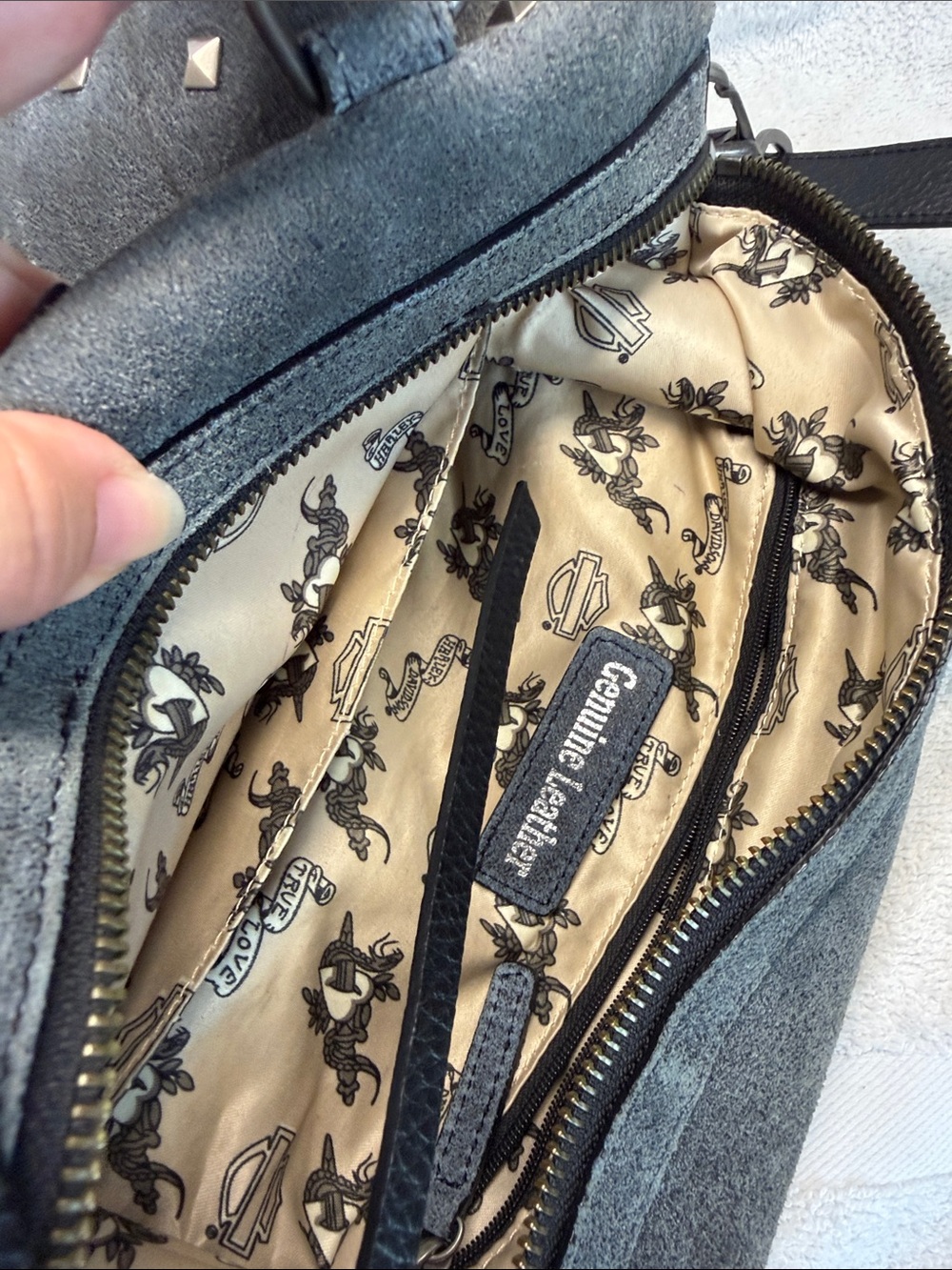 Harley-Davidson Blue- Grey Suede Shoulder Bag with Studs Charm crossbody strap - Picture 11 of 11